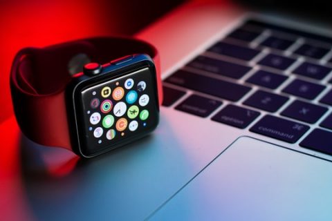 Apple Watch出货1800万台创纪录，苹果能否在2018年唤醒智能可穿戴？